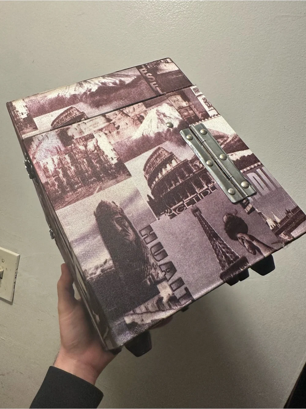 Caboodles World Travel Makeup Train Case – Eiffel Tower London Pyramids Y2K
